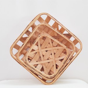 Coș decorativ de flori