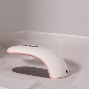 Femeia poate ține jumătate din lampa de terapie ușoară Sky Rainbow 2