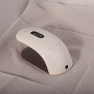 Femeia poate ține jumătate din lampa de terapie ușoară Sky Rainbow 2