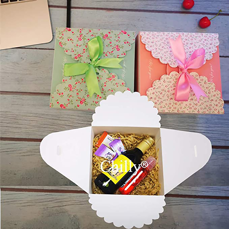 Cutii cadou, set de 4 cutii decorative, prăjituri, prăjituri, bunătăți, bomboane și bombe de baie handmade cu săpunuri de duș pentru Crăciun pentru Crăciun, zile denaștere, sărbători,nunți (modelate cu flori)