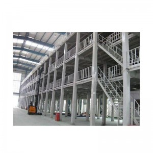 Platformă și scări din oțel