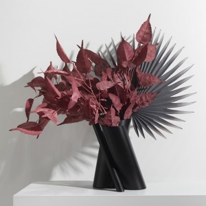 Vază înclinatăneagră