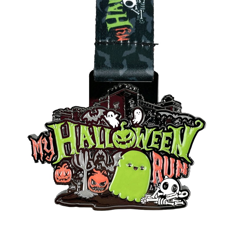 Medalii unice de rulare de vacanță 7/8-inch Medalie de metalnegru mat Medalii denoapte luminoase de Halloween