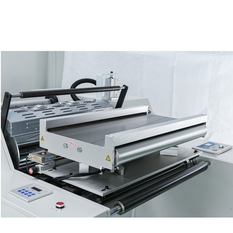 M750C-J BOPP Film de laminare termică Mașină laminată de mare viteză (tip de încălzire electromagnetică)