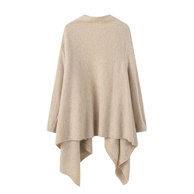 Producătorul oferă doamnelor cu mâneci tricotat Cashmere Poncho