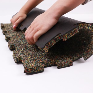 Covorașele de cauciuc interblocate