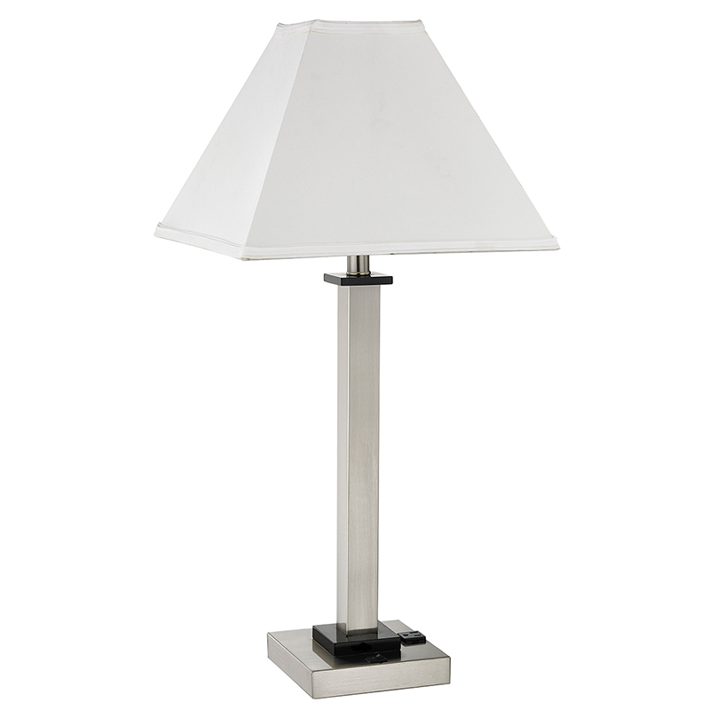 Lampa de masă cu un singurnoptieră la camera de oaspeți