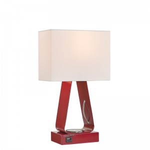Lampa de birou minusculă cu finisaj roșu, un port de încărcare USB, o stație de încărcare wireless și un comutator de balansoar pe camera de oaspeți