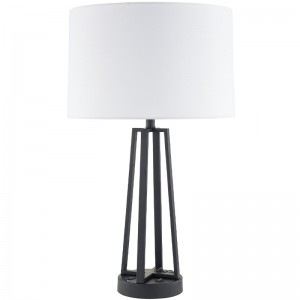 Nopți de bronz întunecat și lumină cu un comutator de balansoar pe/off, o priză convenabilă și un port de încărcare USB la Hotel Guestroom