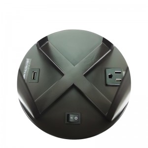 Nopți de bronz întunecat și lumină cu un comutator de balansoar pe/off, o priză convenabilă și un port de încărcare USB la Hotel Guestroom