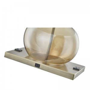 Embassy Suites Hotel Hotel Lampa de masă din sticlă cu un comutator de balansoare ON/off, două prize convenabile la hotel oaspeți