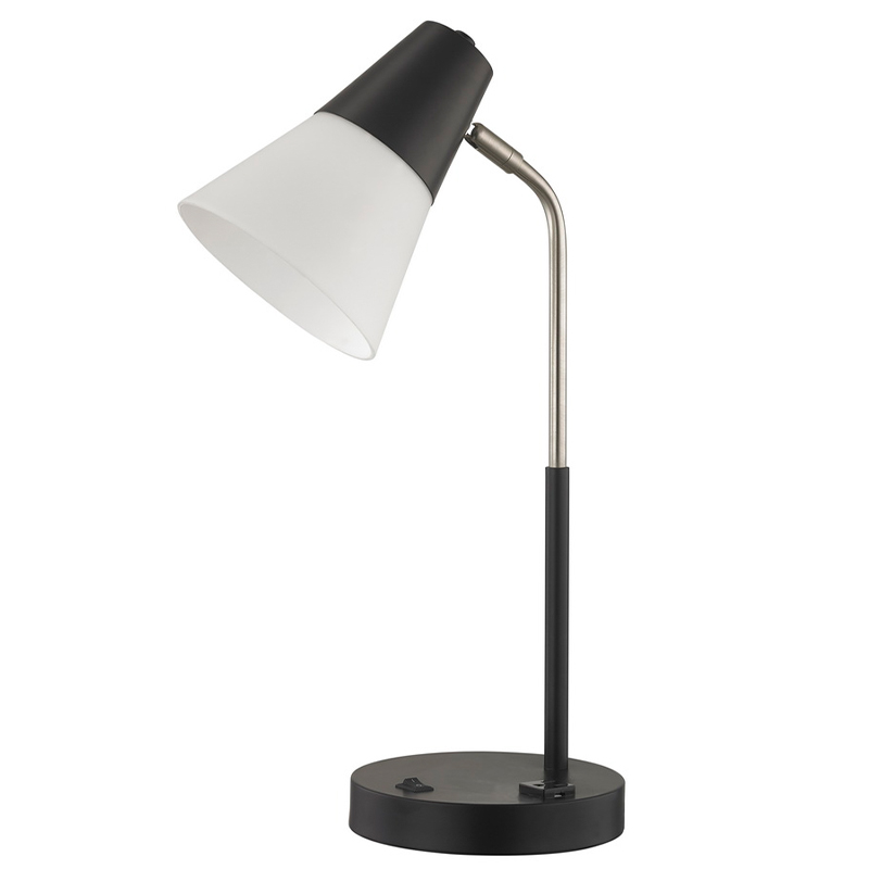 Lampa de birou Hotel Hampton Inn, cu un comutator de rocker/off și o priză convenabilă la hotel oaspeți