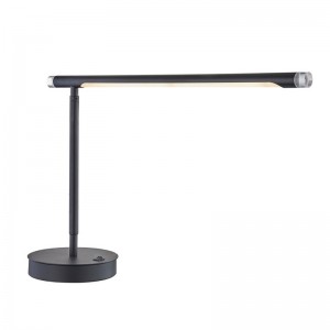Lampa de birou LED reglabilă Marriott cu finisajnegru mat și un comutator de rocker/off la hotel oaspeți