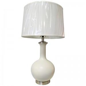Homewood Suites Hotel Hotel Lampa de masă cu ivory Crackle Resin Corp la Hotel Guestroom