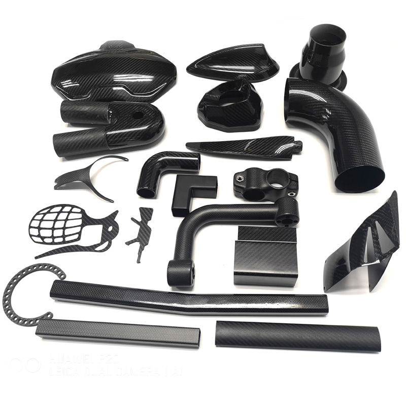 Producător furnizează accesorii pentru piese de motocicletă din fibră de carbon personalizată