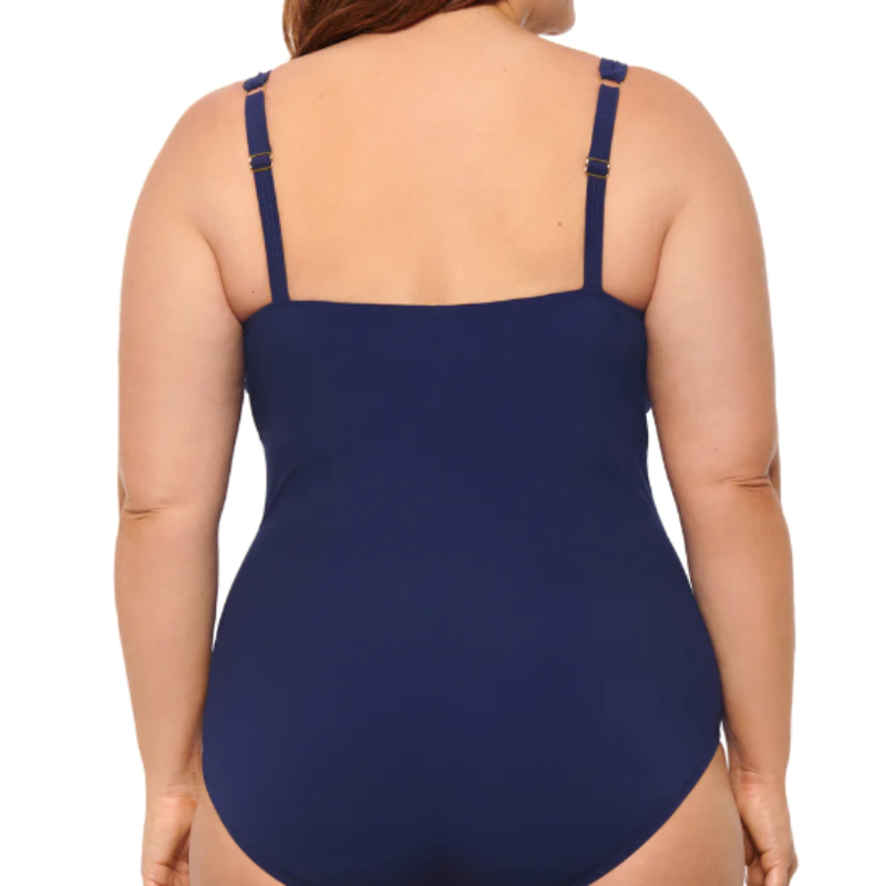 Femei \\\\\\\\\\\\\\\\\\\\\\\\\\\\\\ \\ este un costum de baie, plus dimensiunea