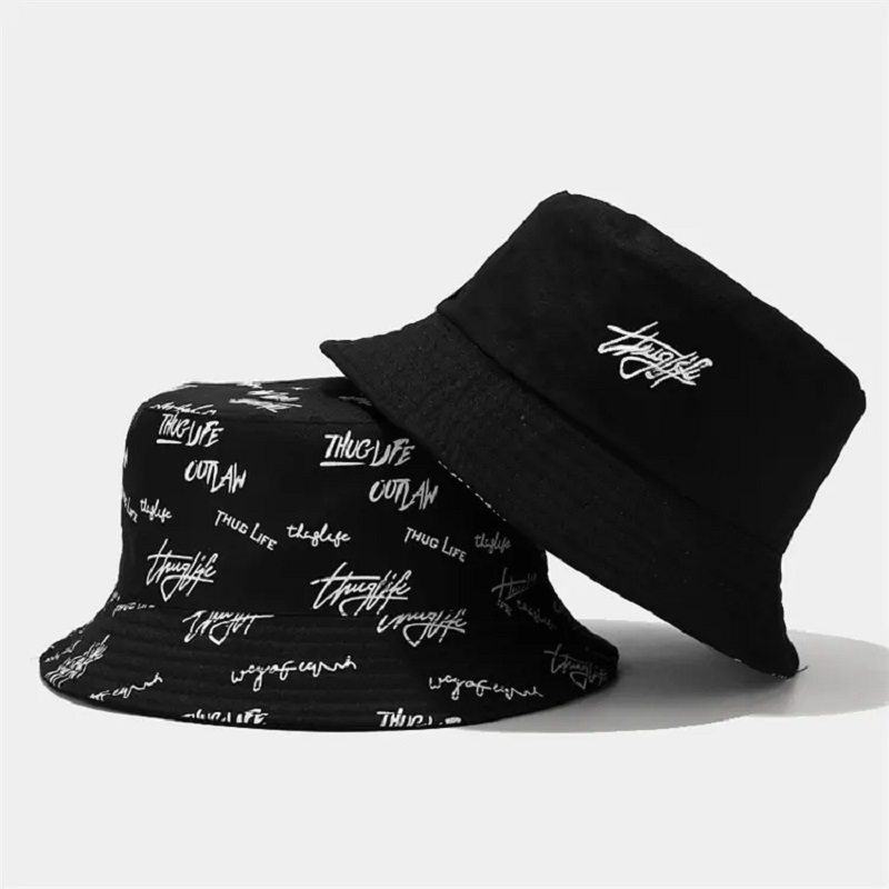 Pălărie cu găleată laterală wo într -o parte cu logo -ul de broderie pe o parte din față cu toate logo -ul imprimat pălărie de găleată reversibilă
