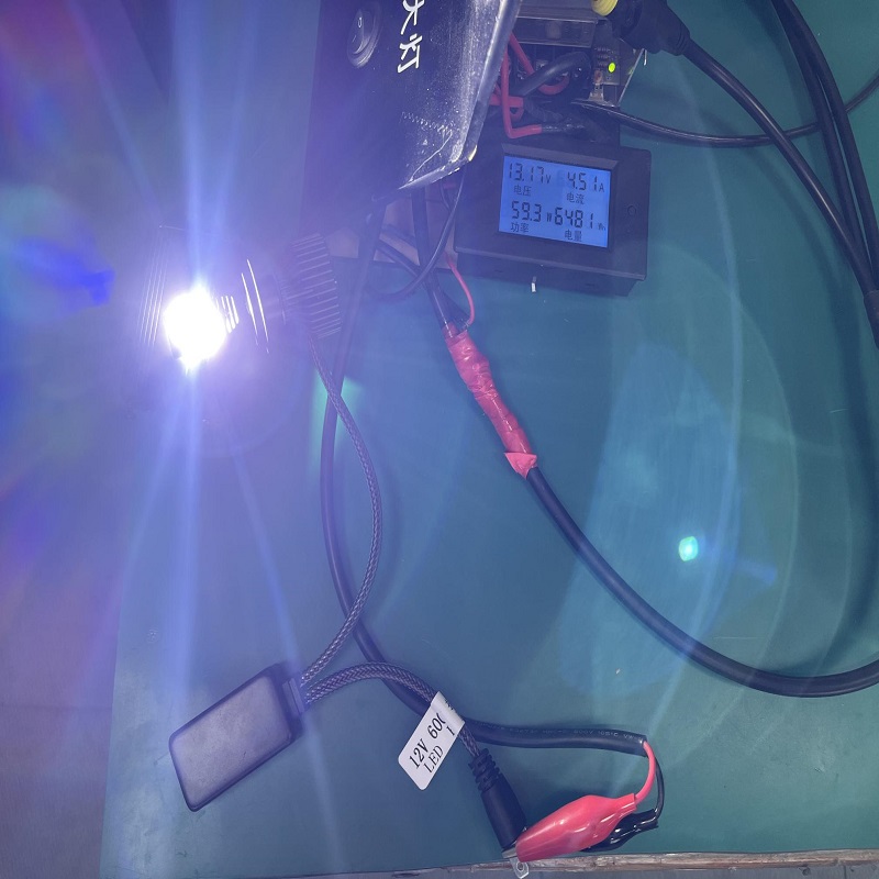 M68 Bulbi cu faruri cu LED