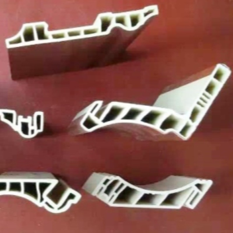 Mold de extrudare din plastic pentru profil