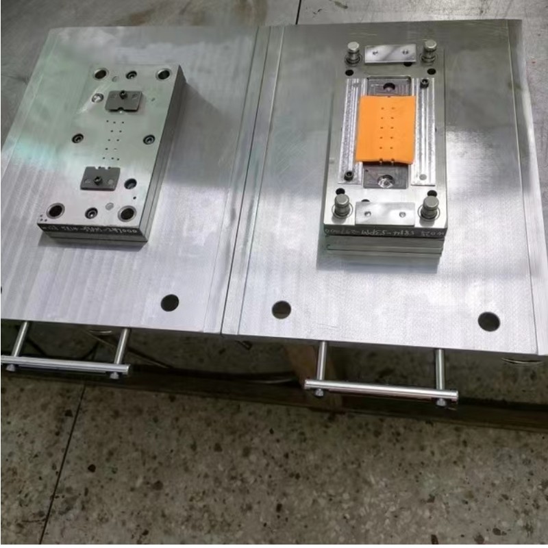 Mucegaiul hardware continuu. Un singur pumn, compus, desen, mucegai de cupru, design și fabricație