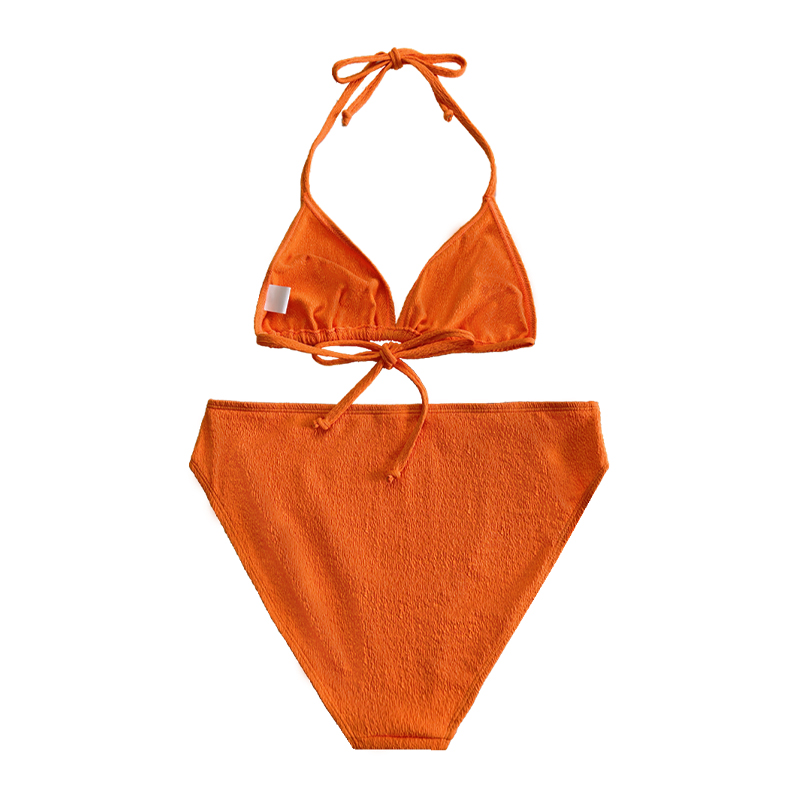 Halter de țesătură cu volane portocalii, cupa de trepied, costum de baie din trei piese