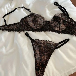 Lenjerie sexy pentru un apel intim. Ultra - Sutien subțire cu imprimeu leopard, broderie și dantelă. Sutien pentru sânii mari care minimizează aspectul și împiedică scăderea WLV345Price:$119.99