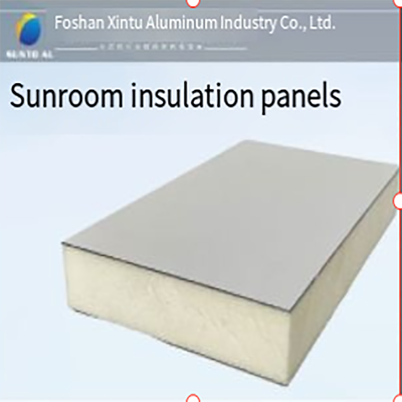 Panouri plate izolate din aluminiu pe acoperiș